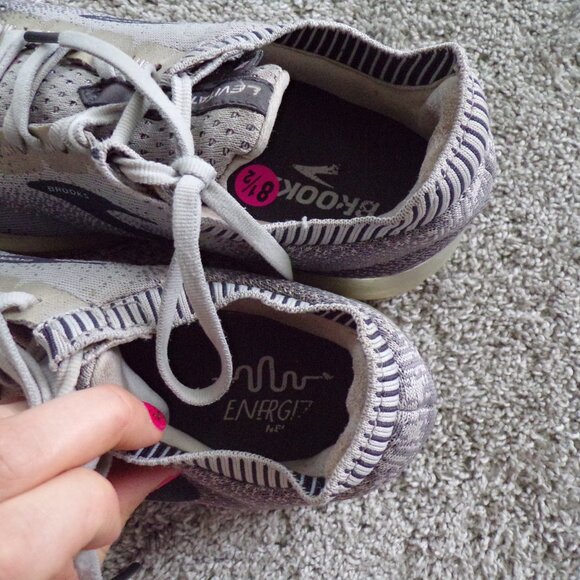 Brooks sneakers 9.5 - Picture 4 of 12